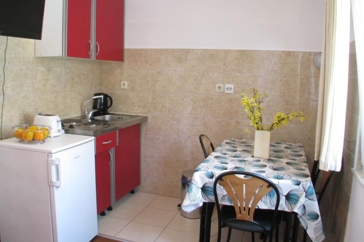 Bungalow (4) | Cocina privada | Frigorífico, placa de cocina y utensilios de cocina