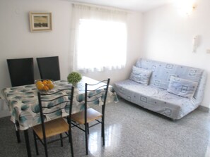 Apartamento (2) | Área de estar | TV de tela plana