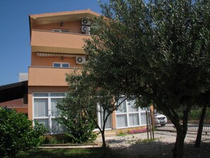 Front of property - Apartments Bosnjak (Kastela)