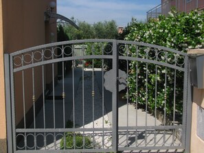 Property entrance - Apartments Bosnjak (Kastela)