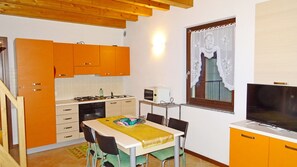 Apartment, 1 Bedroom | In-room dining
