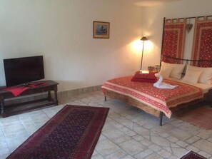 Bộ đồ giường kháng dị ứng, minibar, trang trí khác biệt, bàn 