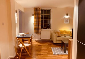 Interior - A beautiful one-bed flat right in the heart of Edinburgh's historic Old-Town. (Edinburgh)