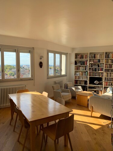 Contemporary apartment on the banks of the Canal du Midi.85 m2. Private garage.