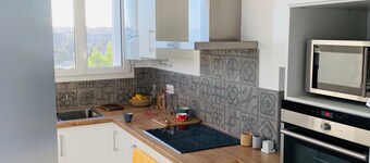 Contemporary apartment on the banks of the Canal du Midi.85 m2. Private garage.