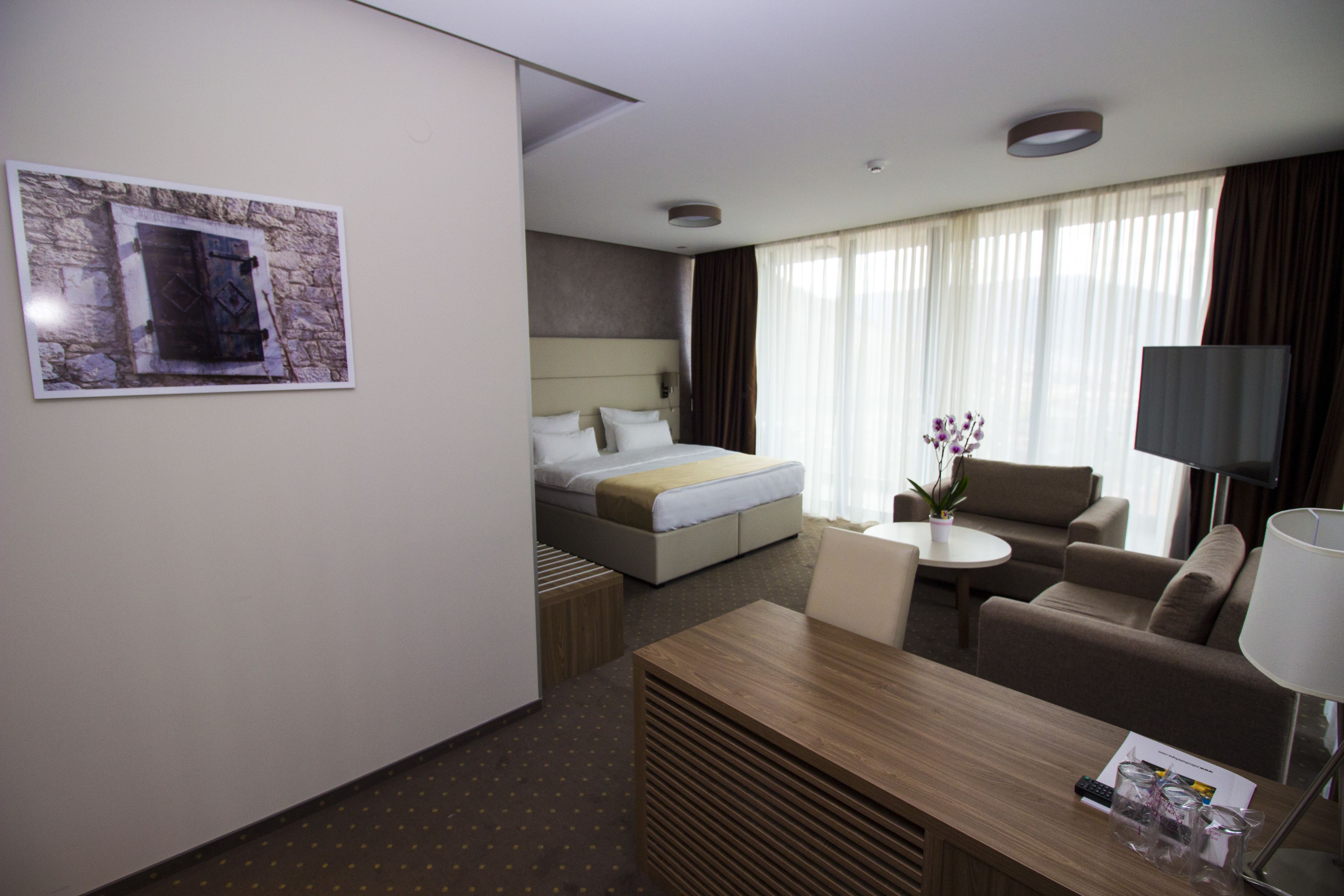 suite, balcony, city view | minibar, in-room safe, desk, blackout curtains