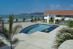 Utomhuspool