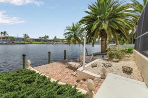 Terrace/patio - Location, location, location! Without bridges and locks in the Gulf of Mexico! (Cape Coral)