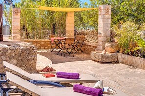 屋外ダイニングエリア