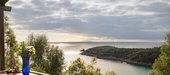 Cottage with Wi-Fi, Sea View Terrace, Pets Welcome