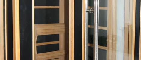 2 bedrooms, iron/ironing board, free WiFi