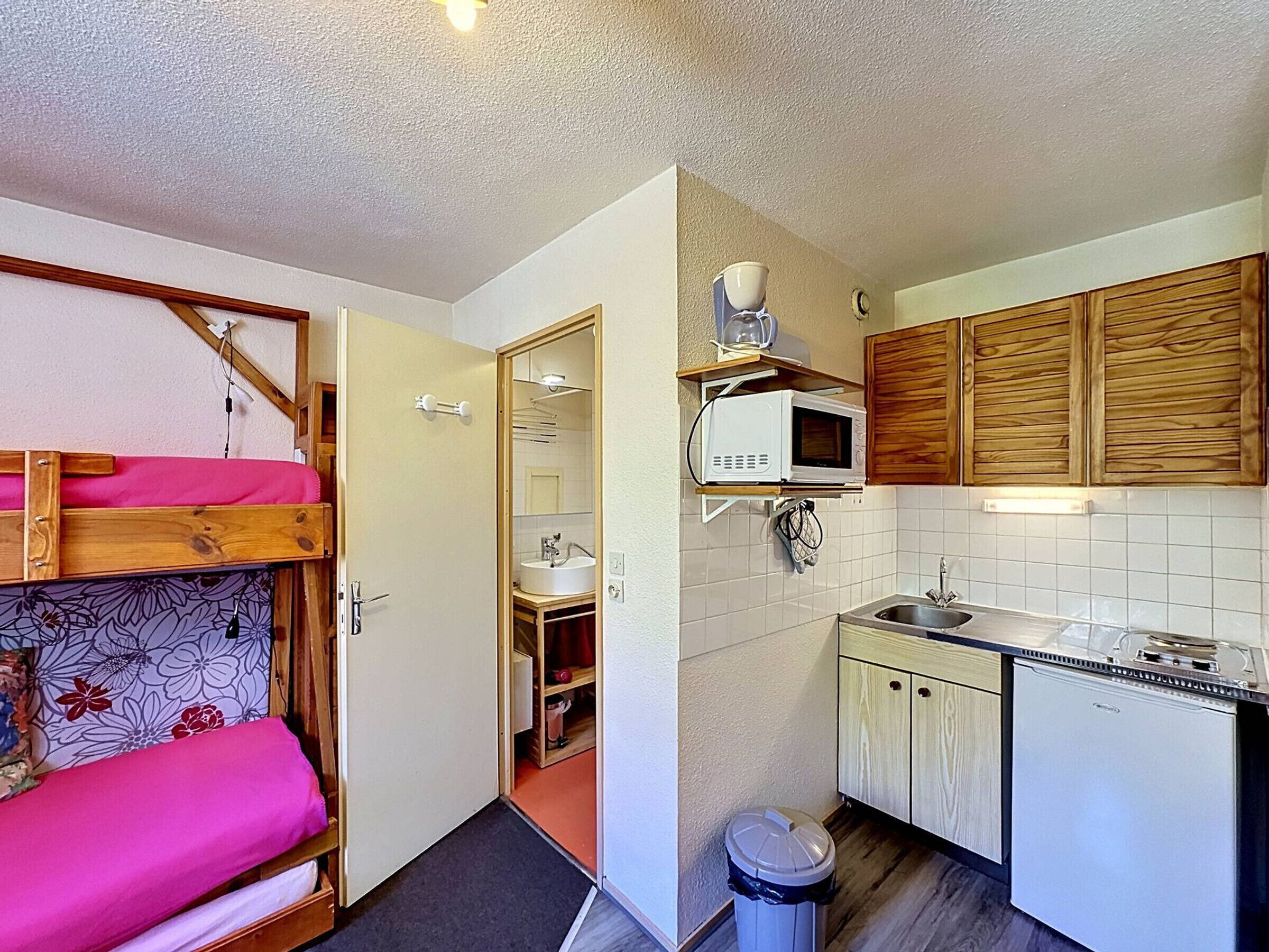 Fridge, microwave