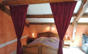 獨特裝潢、布置獨特、書桌、隔音