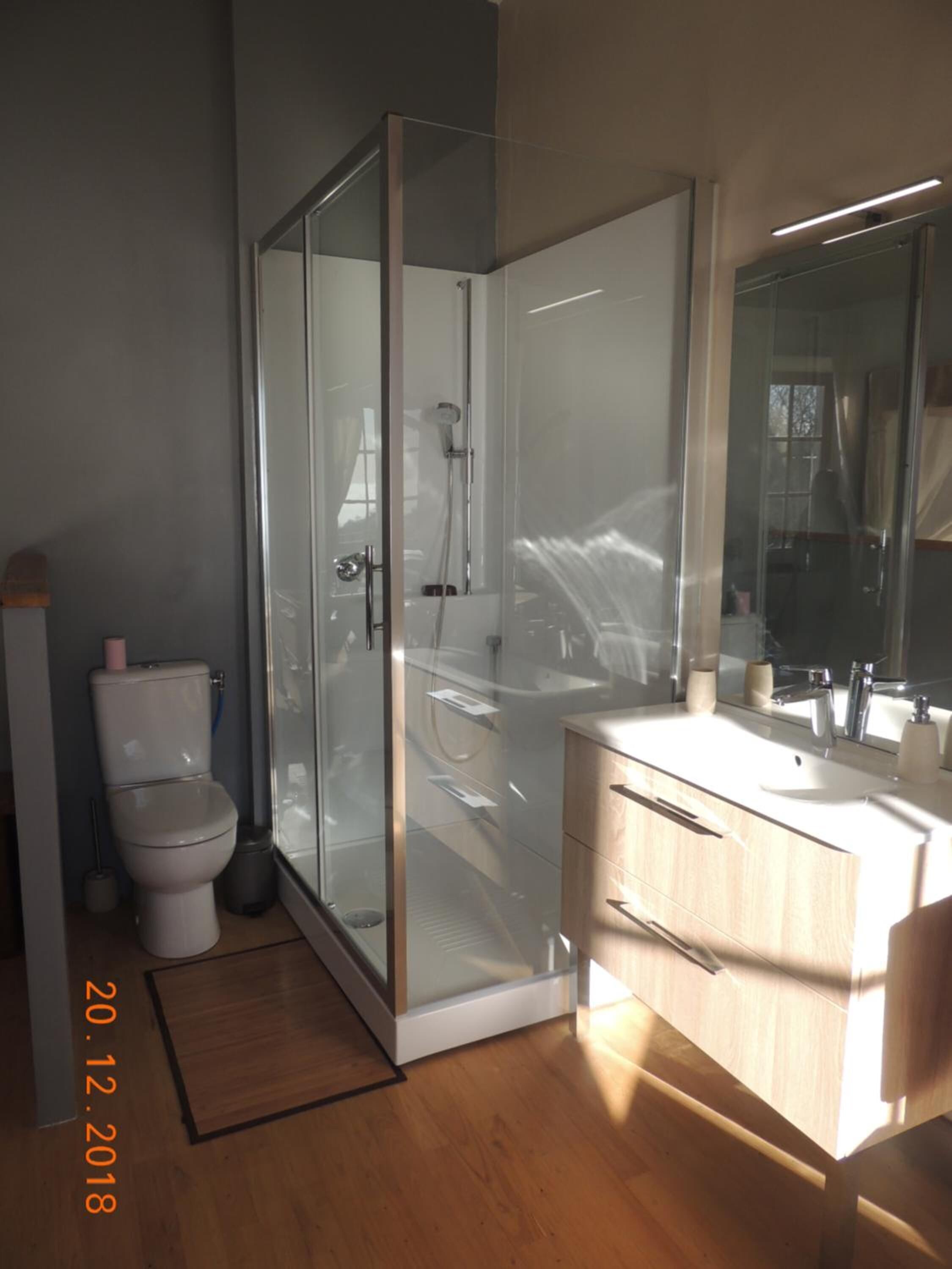 Shower, towels