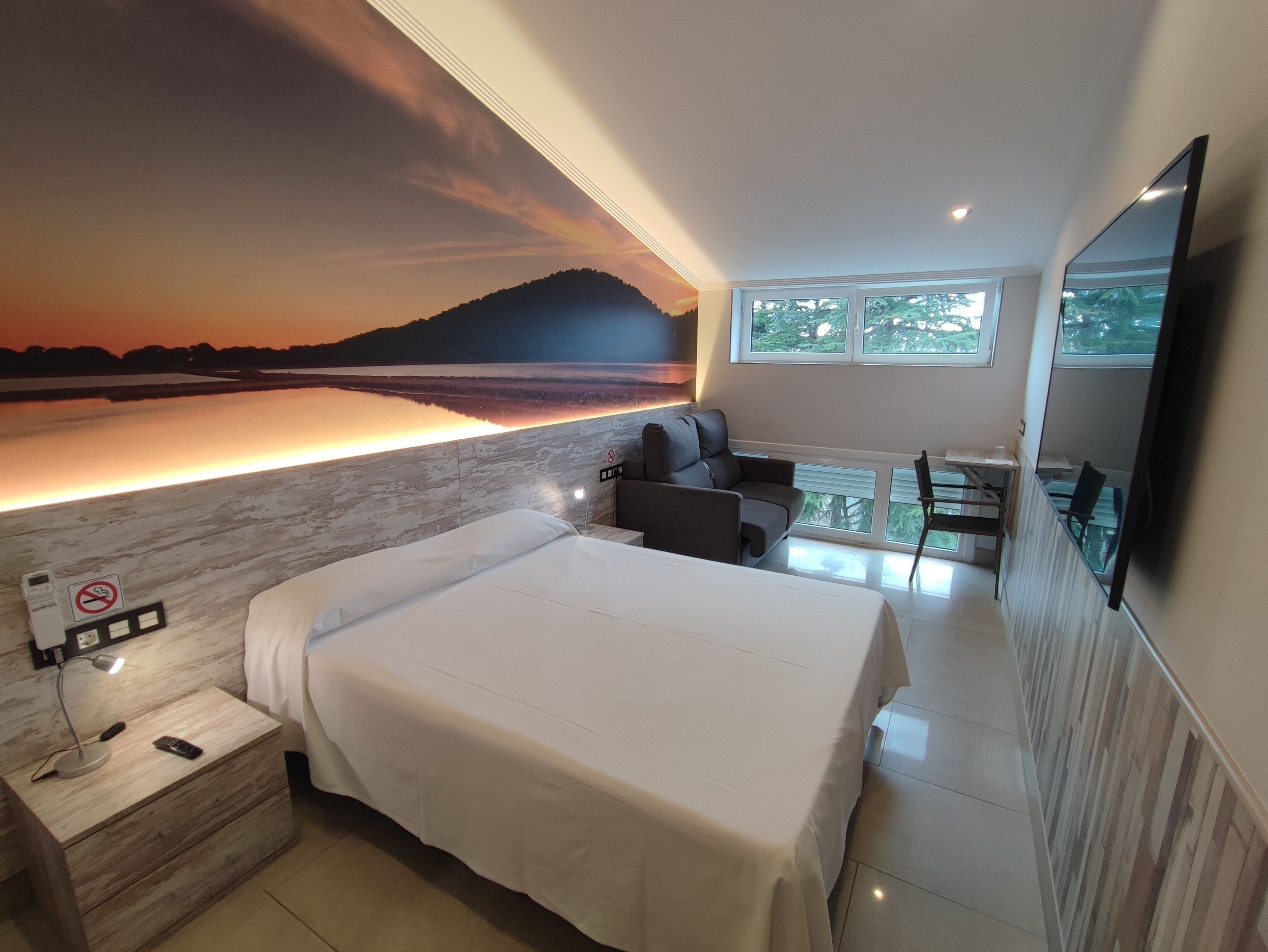 Caja de seguridad en la habitación y sistema de insonorización 