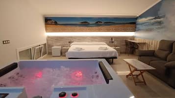 Romantic Suite, 1 King Bed (Hydromassage 2 pax) | In-room safe, soundproofing, free WiFi, bed sheets