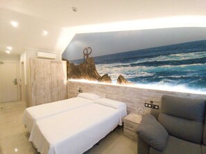In-room safe, soundproofing, free WiFi, bed sheets - Pensión Astigarraga (Astigarraga)