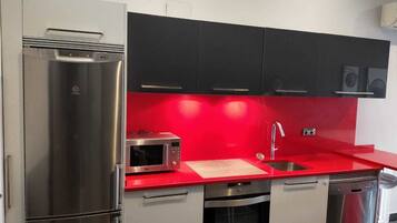 Appartamento Deluxe, 1 letto matrimoniale, cucina | Cucina privata | Forno a microonde nell'area comune