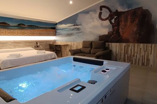 Romantic Suite, 1 King Bed (Hydromassage 2 pax) | Private spa tub