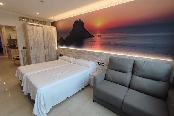 In-room safe, soundproofing, free WiFi, bed sheets