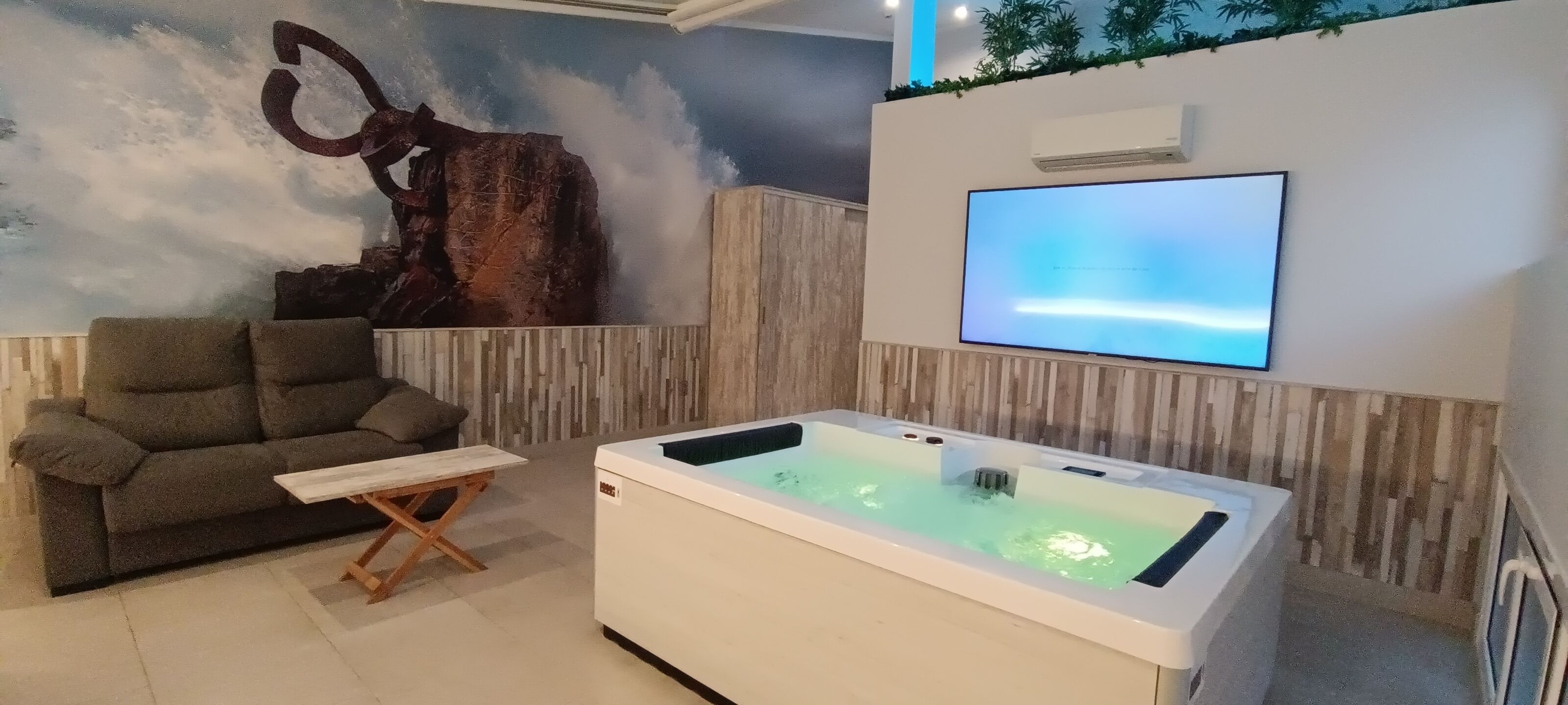 Suite romántica, 1 cama de matrimonio grande (Hydromassage 2 pax) | Bañera de hidromasaje privada