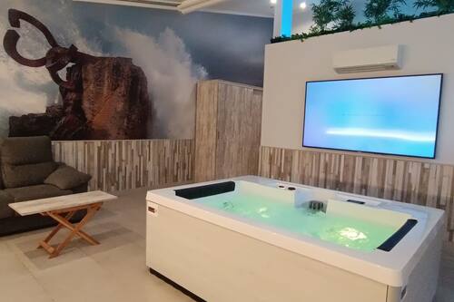 Romantic Suite, 1 King Bed (Hydromassage 2 pax) | Private spa tub
