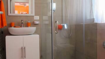 Standard Studio, Non Smoking | Bathroom | Shower, rainfall showerhead, free toiletries, hair dryer