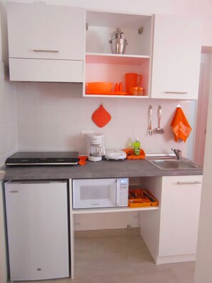 Standard Studio, Non Smoking | Private kitchen | Full-size fridge, microwave, stovetop, highchair - Coral Village - Apartments Caribbean Cocktails (Punta Cana)