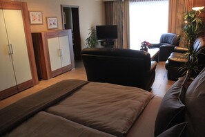 Camas extra, wifi gratis y ropa de cama 