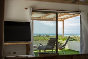 Panoramic Apartment, Multiple Beds, Non Smoking, Ocean View | Room amenity