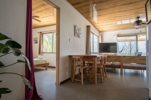 Panoramic Apartment, Multiple Beds, Non Smoking, Ocean View | Living area | Flat-screen TV - Casa Swell (Cóbano)
