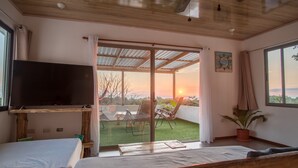 Panoramic Apartment, Multiple Beds, Non Smoking, Ocean View | 1 bedroom, free WiFi, bed sheets - Casa Swell (Cóbano)