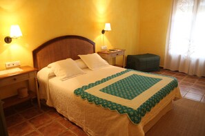 Doppel- oder Zweibettzimmer, Balkon | Zustellbetten, kostenloses WLAN, Bettwäsche