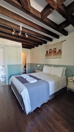 Chambre Double Deluxe, salle de bains privée | Coffres-forts dans les chambres, rideaux occultants