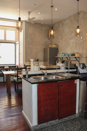 Free daily continental breakfast  - Rossio Hostel (Lisbon)