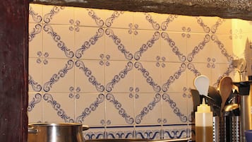 Full-sized fridge, microwave, oven, toaster