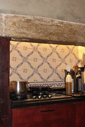 Peti sejuk/penyejuk beku saiz penuh, ketuhar gelombang mikro, ketuhar 