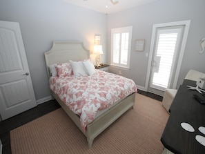 6 bedrooms, iron/ironing board, Internet