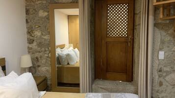 1 quarto, Wi-Fi de cortesia, roupa de cama