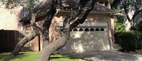 المنطقة المحيطة بالمنشأة