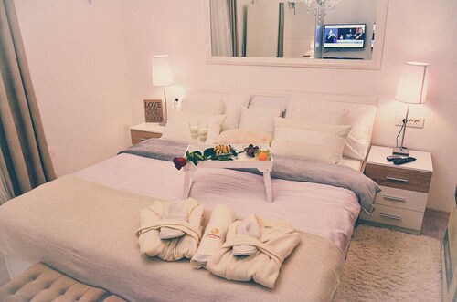 Antropoti Apartments 4 *