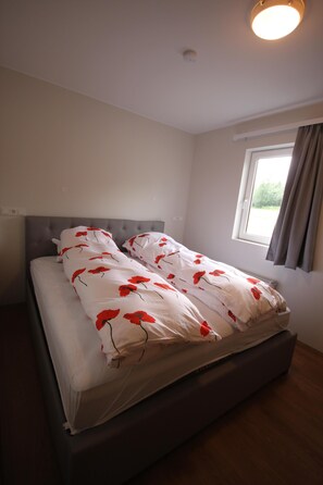 2 bedrooms, free WiFi, bed sheets, wheelchair access