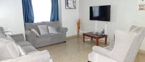 Flat-screen TV, Netflix, streaming services, offices