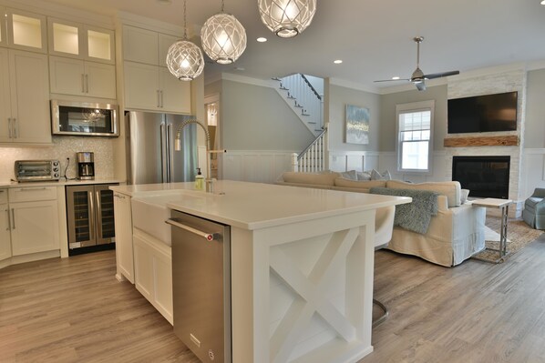 House | Private kitchen | Microwave, oven, stovetop, dishwasher - Chasin' The Sun Holiday home 5 Coastal Dreamin (Santa Rosa Beach)