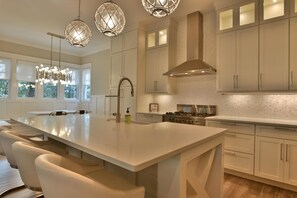 House | Private kitchen | Microwave, oven, stovetop, dishwasher - Chasin' The Sun Holiday home 5 Coastal Dreamin (Santa Rosa Beach)