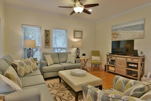 House | Ruang tamu | TV 