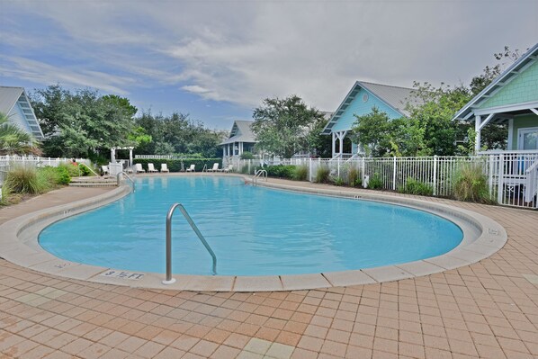 House | Kolam renang terbuka