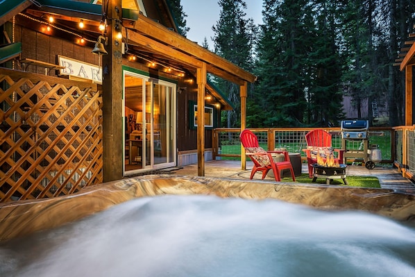 Outdoor spa tub