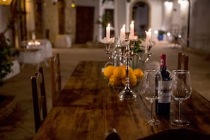 Daily full breakfast (EUR 13 per person)
