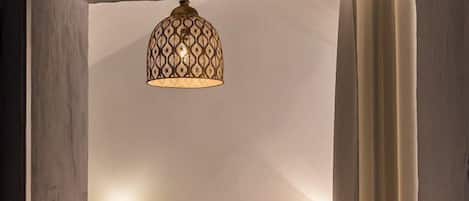 Caja de seguridad en la habitación y decoración personalizada